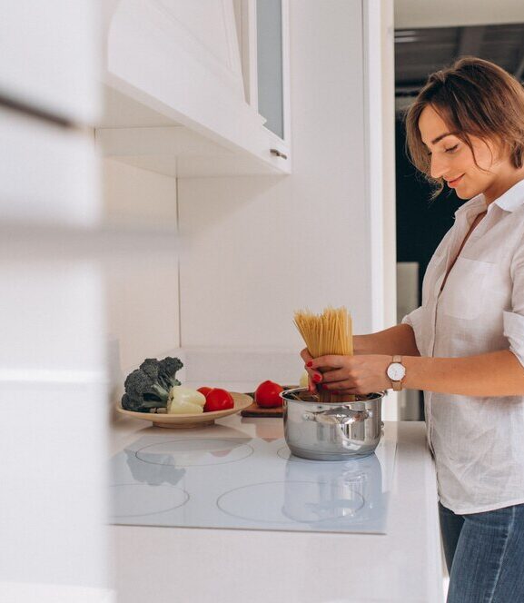 Como Organizar a Cozinha Pequena: Soluções Inteligentes para Ganhar Espaço