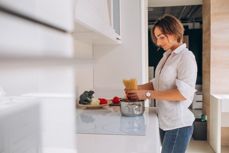 Como Organizar a Cozinha Pequena: Soluções Inteligentes para Ganhar Espaço